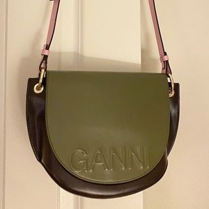 Ganni - Banner Saddle Crossbody Bag in Kalamata